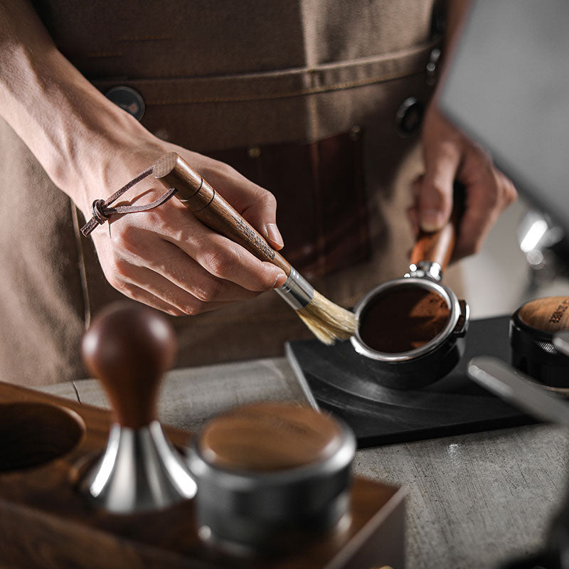 MHW 3BOMBER Barista Wings Cylindrical Brush Walnut