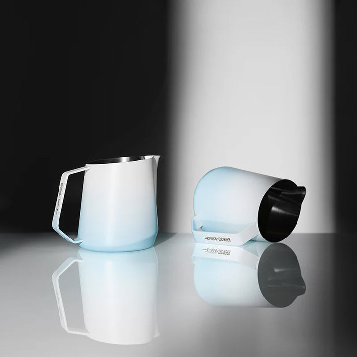 MHW 3BOMBER GT Milchkännchen 600ml weiss/blau